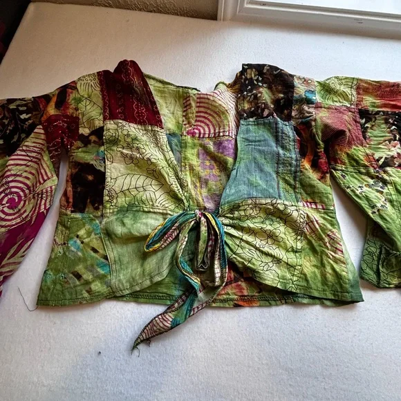 Kathmandu Imports Boho Patchwork Tie Front Bell Sleeve Blouse size small/medium - Picture 8 of 9